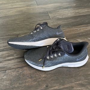 Black Nike athletic shoes. Women’s size 11.5